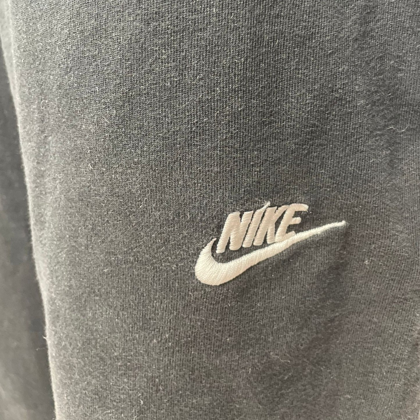 Pantaloni scurți sport Nike negri – logo brodat