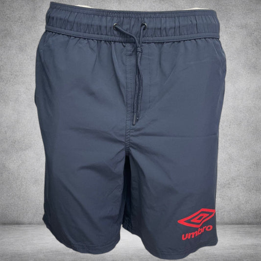Pantaloni scurți sport Umbro – navy cu logo roșu