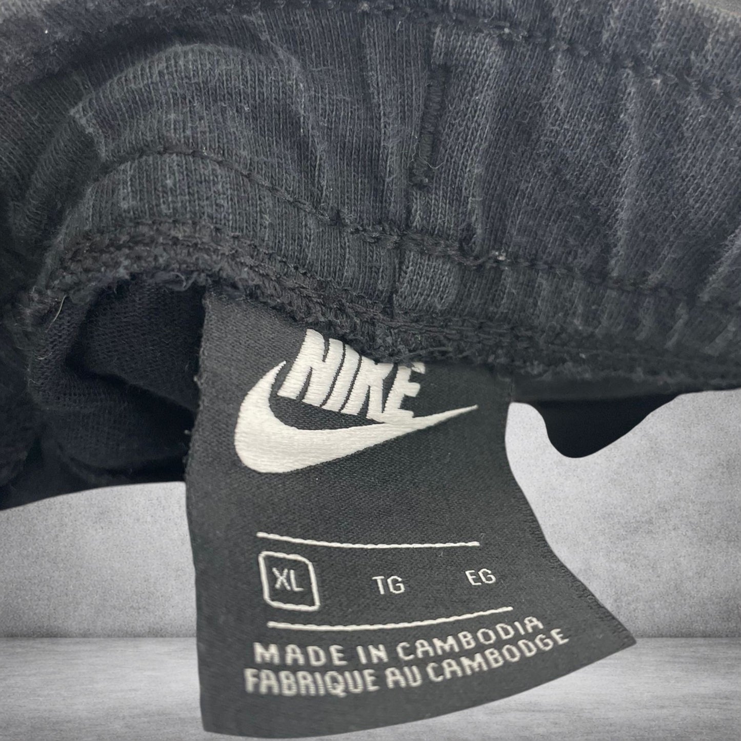 Pantaloni scurți sport Nike negri – logo brodat